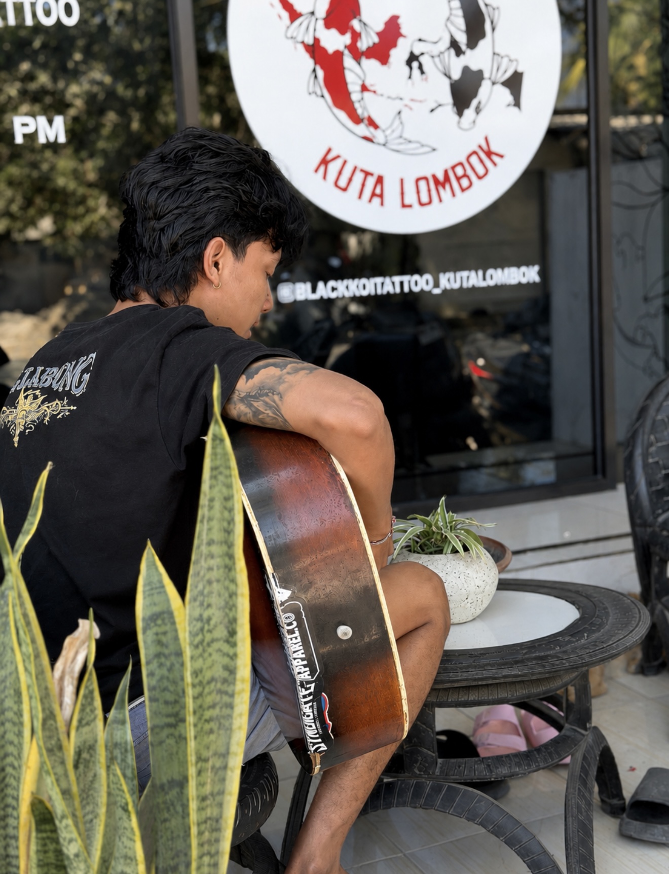 Relaxed atmosphere at Black Koi Tattoo: guitar outside the studio